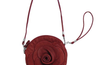 Die Umhängetasche in Rosen-Form von scarlet bijoux